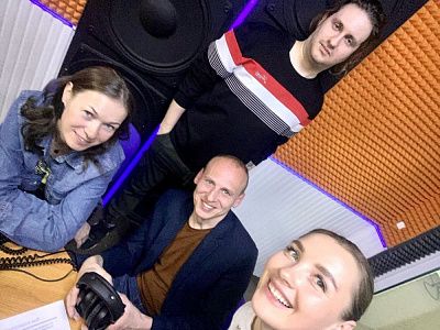 Алексей Бабушкин с ведущими программы 